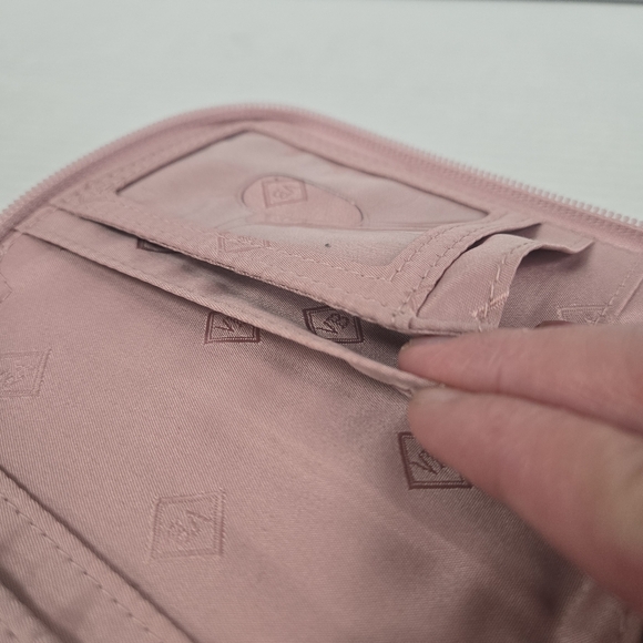 Vera Bradley | RFID All in One Crossbody | Felicity Paisley Pink - Picture 8 of 12